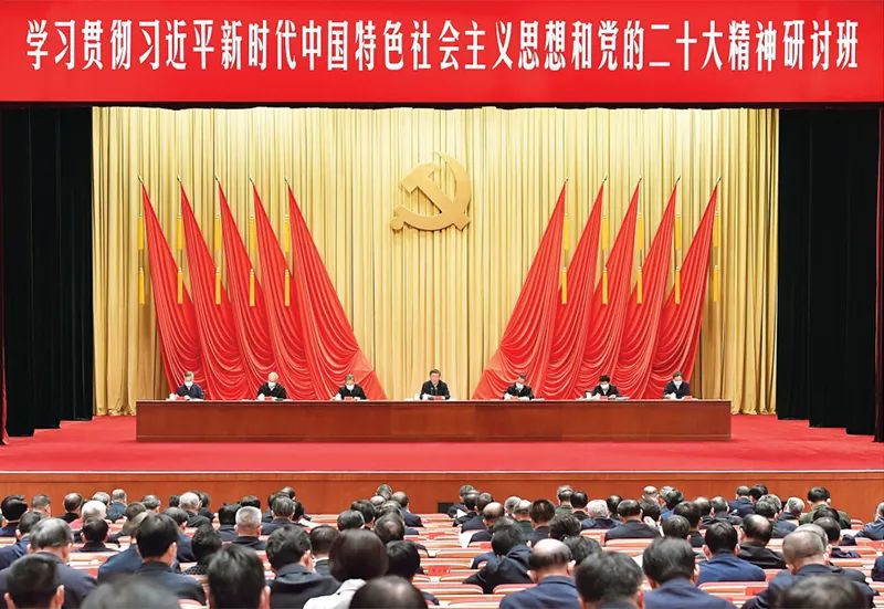 [封面圖片][高層聲音]《求是》雜志發(fā)表習(xí)近平總書記重要文章《在學(xué)習(xí)貫徹習(xí)近平新時代中國特色社會主義思想主題教育工作會議上的講話》.jpg